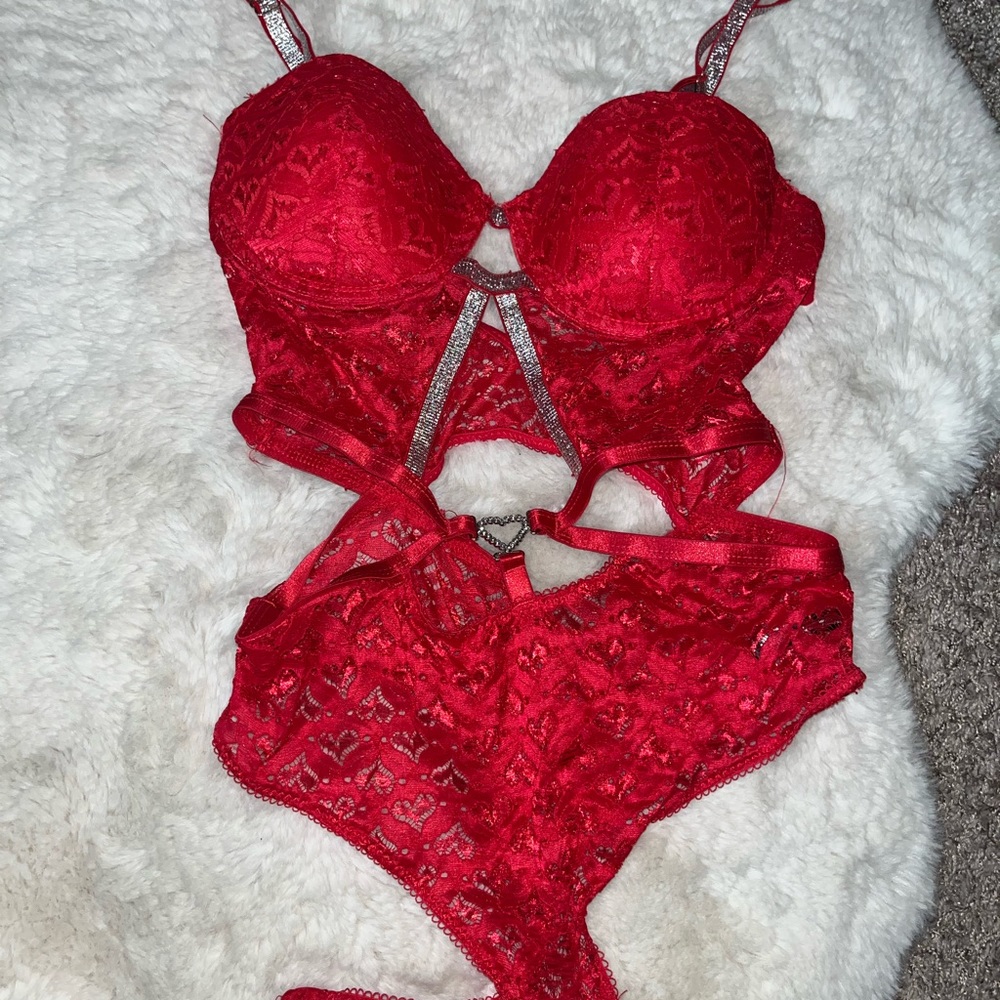 Color red and size medium